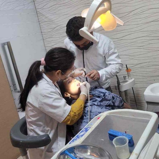 Endodontist in Ena